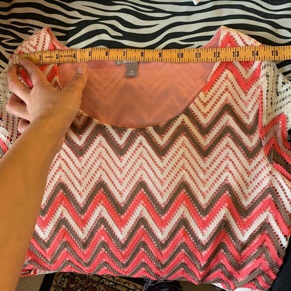 ROZ & ALI Pink Lace Short Sleeve Blouse - Medium - Picture 4 of 10